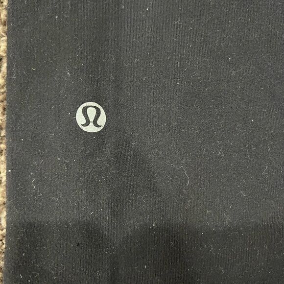 Lululemon Crop Yoga | 6 - Picture 3 of 4